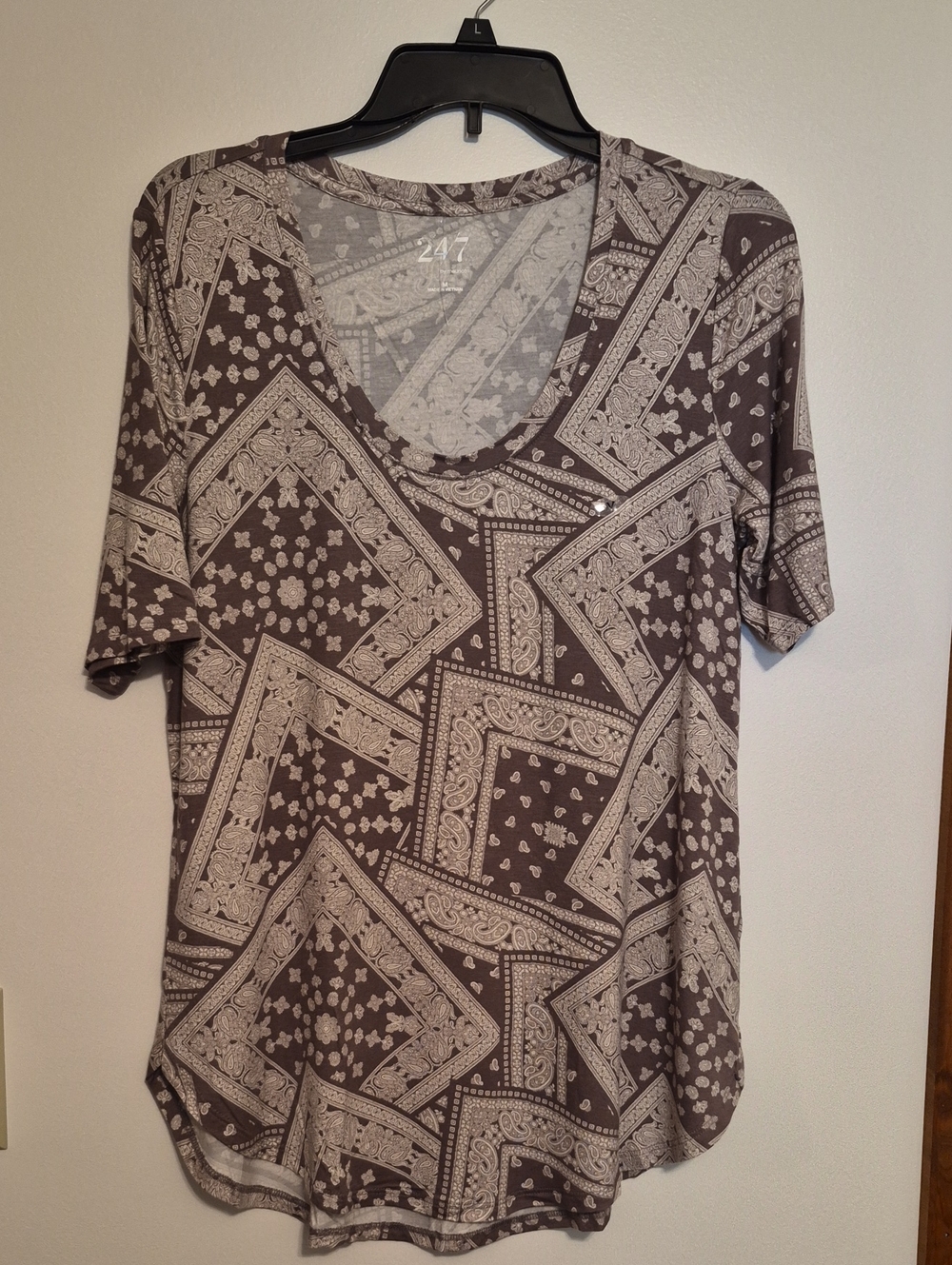 NWOT Maurices Casual Printed Scoop Neck Women's Top - Taupe Pattern SZ M